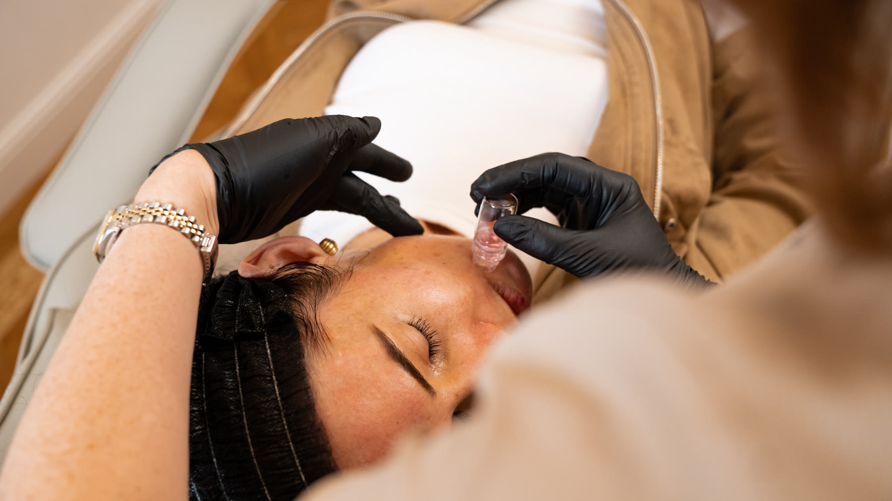Kristina preparing a Sage treatment